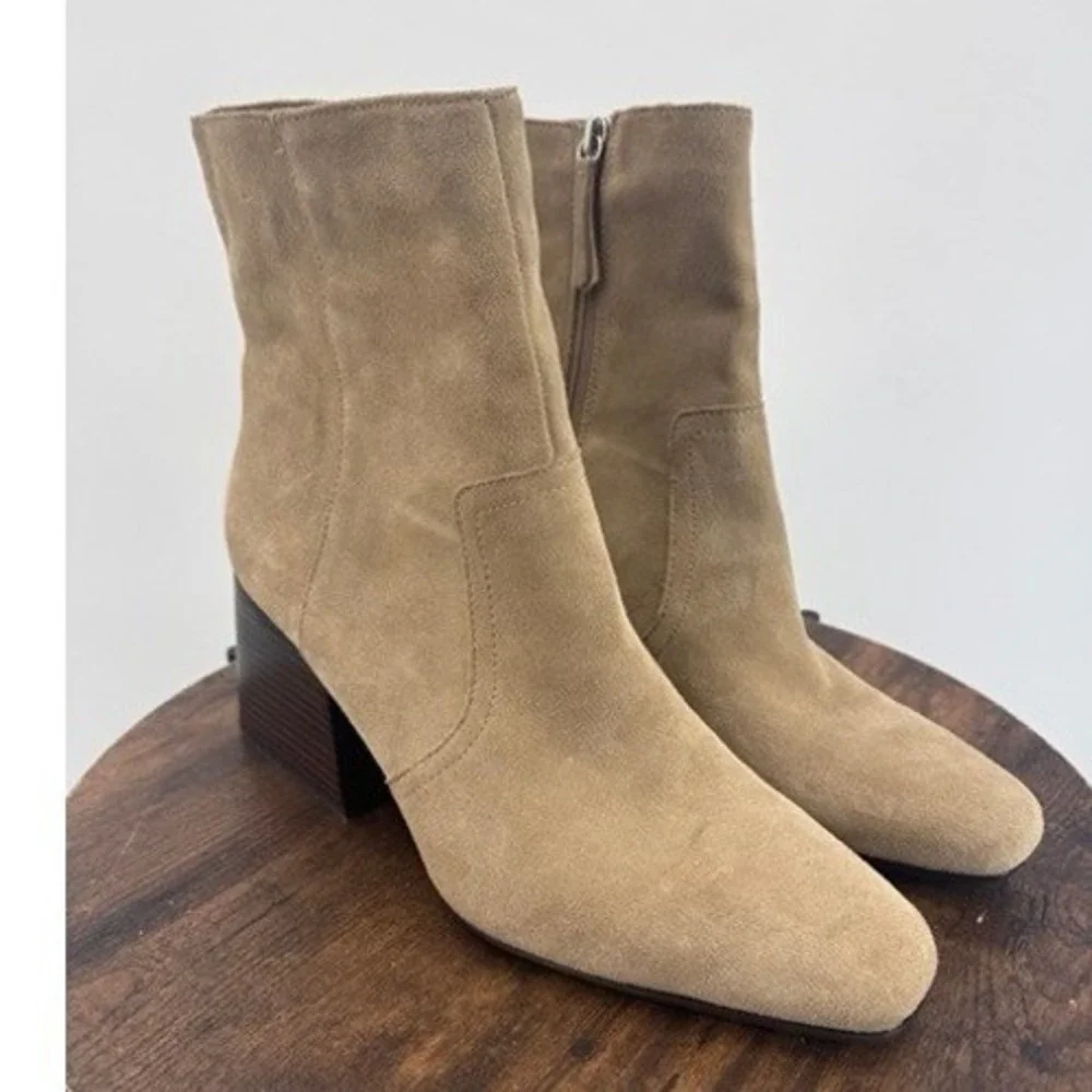 Blondo these dalia